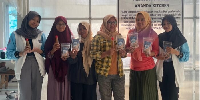 Kenalkan Sistem Zero Waste, Mahasiswa KKN Tematik Undip Ciptakan Produk Stik Tulang Ikan Bersama UMKM Gempolsewu, Kendal Kenalkan Sistem Zero Waste, Mahasiswa KKN Tematik Undip Ciptakan Produk Stik Tulang Ikan Bersama UMKM Gempolsewu, Kendal