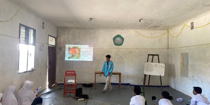 Berdayakan Masyarakat Lokal, Mahasiswa KKN UNS Adakan Edukasi Pengolahan Jambu Mete Menjadi Sirup dan Abon di Desa Gumantar, Lombok Utara Berdayakan Masyarakat Lokal, Mahasiswa KKN UNS Adakan Edukasi Pengolahan Jambu Mete Menjadi Sirup dan Abon di Desa Gumantar, Lombok Utara