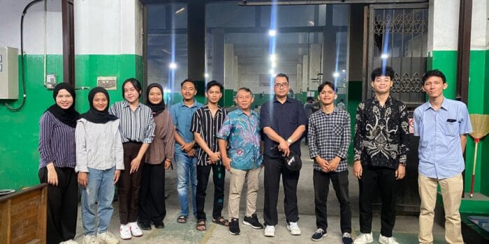 Mahasiswa KKN-T UNDIP Berikan Kontribusi dalam Mengoptimalkan Instruksi Kerja Mesin dan <i>Checklist</i> Kebersihan Mesin di IKM Logam Tegal Mahasiswa KKN-T UNDIP Berikan Kontribusi dalam Mengoptimalkan Instruksi Kerja Mesin dan <i>Checklist</i> Kebersihan Mesin di IKM Logam Tegal