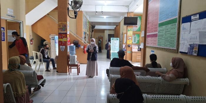 Mahasiswa KKN Tematik Undip Gencarkan Edukasi Terkait Bahaya Kanker Serviks dan Pentingnya Vaksinasi HPV di Puskesmas Tirto, Pekalongan Mahasiswa KKN Tematik Undip Gencarkan Edukasi Terkait Bahaya Kanker Serviks dan Pentingnya Vaksinasi HPV di Puskesmas Tirto, Pekalongan