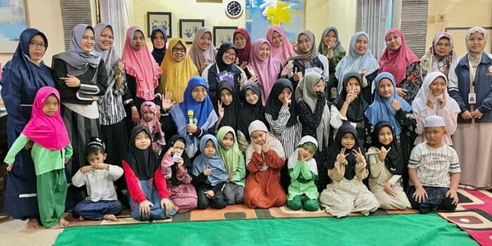 Mahasiswa KKN Tematik UNDIP Adakan Edukasi mengenai Kanker Serviks dan Vaksinasi HPV pada Ibu-ibu dan Remaja Putri di Pringrejo, Pekalongan Mahasiswa KKN Tematik UNDIP Adakan Edukasi mengenai Kanker Serviks dan Vaksinasi HPV pada Ibu-ibu dan Remaja Putri di Pringrejo, Pekalongan