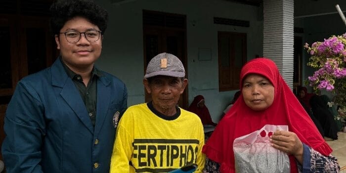 Mahasiswa KKN UNDIP Adakan Pelatihan Pengemasan dan Pelabelan Produk dengan Mesin Cepat Guna untuk Mendukung Program “Pupuk Organik sebagai Energi Alternatif” di Desa Pojok