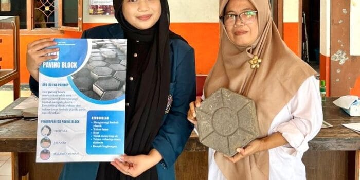 Inovasi Ramah Lingkungan, Mahasiswa KKN UNDIP Bikin Desain Eco Paving Block untuk Trotoar di Desa Pojok