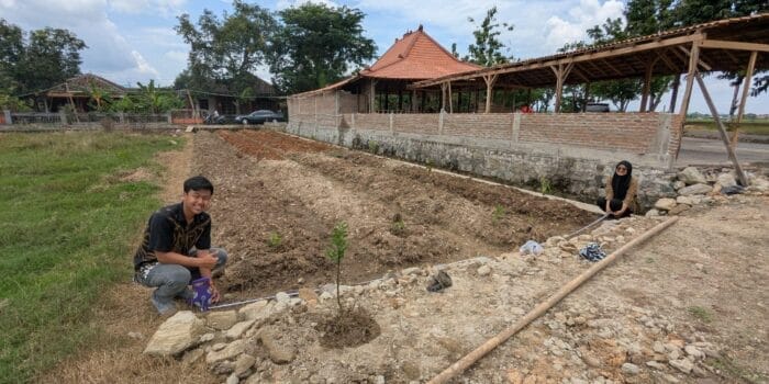 Mahasiswa KKN Undip dan Masyarakat Berkolaborasi dalam Survei Lokasi untuk Percepatan KWT Desa Kedungwinong