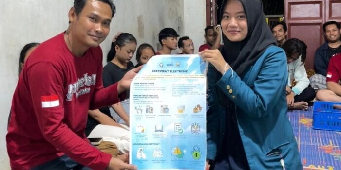 Mahasiswa KKN Undip Edukasi Sertifikat Tanah Elektronik kepada Karang Taruna di Desa Karangtengah, Batang Mahasiswa KKN Undip Edukasi Sertifikat Tanah Elektronik kepada Karang Taruna di Desa Karangtengah, Batang