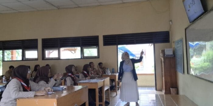 Mahasiswa KKN Reguler Tim I UNDIP Dorong Remaja SMAN 1 Tawangsari untuk Mewujudkan Generasi Sehat Melalui Edukasi Kesehatan Reproduksi Pemberian Edukasi Kesehatan Reproduksi
