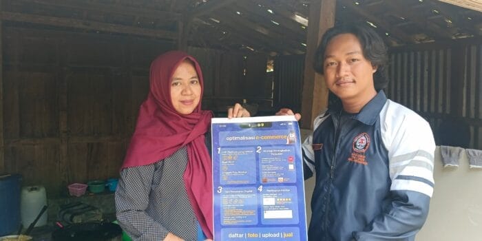 Optimalisasi E-Commerce: Mahasiswa KKN UNDIP 2025 Bantu UMKM Dapoer De’Gilang Tingkatkan Pemasaran UMKM