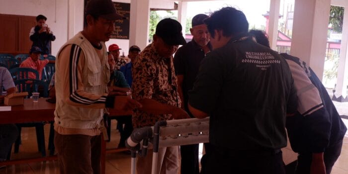Mahasiswa UNDIP KKN di Mojopuro: Hidroponik sebagai Solusi Pertanian Modern WhatsApp Image 2025-01-30 at 20.14.12_53ebaab8