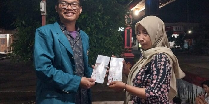 Bangun UMKM Digital, Mahasiswa KKN UNDIP Edukasi Digital Marketing untuk Pedagang Kaki Lima di Desa Kedungwinong WhatsApp Image 2025-02-04 at 20.56.18