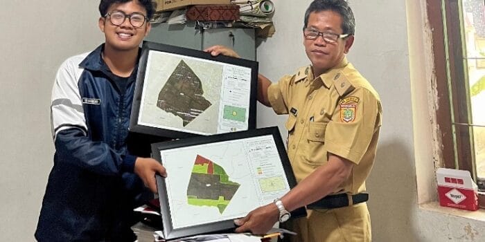 Tingkatkan Ekonomi Kreatif, Mahasiswa KKN UNDIP Lakukan Pemetaan Rumah Produksi Sarung Goyor di Desa Pojok