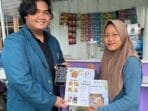 Mahasiswa Bantu Meningkatkan Penjualan UMKM dengan Katalog Produk di Desa Pojok