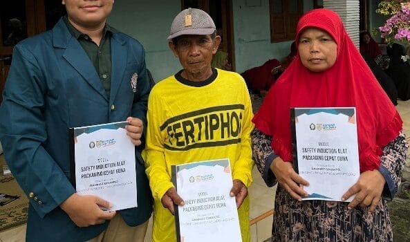 Mahasiswa KKN UNDIP Kenalkan Safety Induction Alat Packaging Cepat Guna dalam Mendukung Program Multidisiplin “Pupuk Organik sebagai Energi Alternatif” di Desa Pojok Mahasiswa KKN UNDIP Kenalkan Safety Induction Alat Packaging Cepat Guna dalam Mendukung Program Multidisiplin “Pupuk Organik sebagai Energi Alternatif” di Desa Pojok