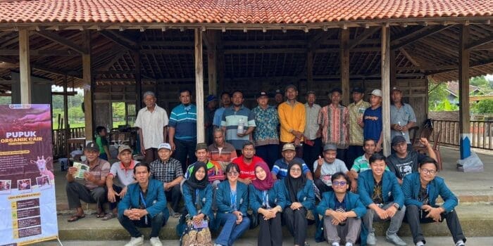 Mahasiswa KKN Undip Lakukan Pendekatan Ramah Lingkungan dalam Pengolahan Feses Kambing Menjadi Pupuk Cair Organik Mahasiswa KKN Undip Lakukan Pendekatan Ramah Lingkungan dalam Pengolahan Feses Kambing Menjadi Pupuk Cair Organik