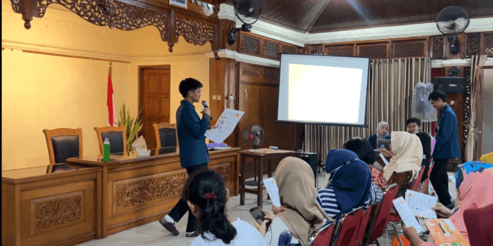 Mahasiswa KKN UNDIP Lakukan Pembuatan Spray Anti Nyamuk dari Limbah Kulit Jeruk di Kelurahan Kepatihan Wetan, Surakarta IMG_4728.png