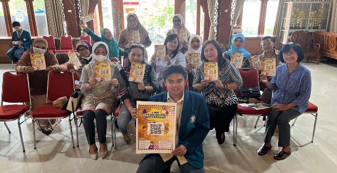 Mahasiswa KKN UNDIP Lakukan Edukasi Mengenai Media Layanan Pengaduan Berbasis E-Government di Kelurahan Kepatihan Wetan