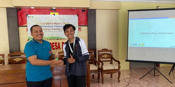 Tingkatkan Kompetensi Pemuda, Mahasiswa KKN UNDIP Latih Karang Taruna Desa Panekan terkait Dasar Elektronika Tingkatkan Kompetensi Pemuda, Mahasiswa KKN UNDIP Latih Karang Taruna Desa Panekan terkait Dasar Elektronika
