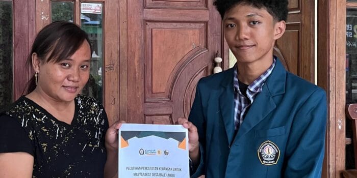 Mahasiswa KKN UNDIP Berikan Pelatihan Pencatatan Keuangan Laporan Arus Kas untuk UMKM Kelontong Mahasiswa KKN UNDIP Berikan Pelatihan Pencatatan Keuangan Laporan Arus Kas untuk UMKM Kelontong