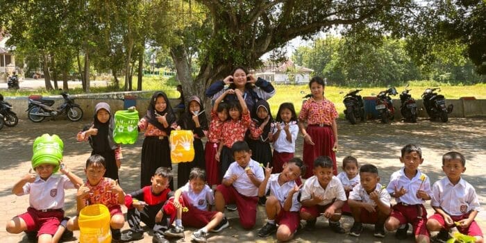 Mahasiswa KKN UNDIP Lakukan Pemberdayaan Masyarakat mengenai Pentingnya Pemilahan Sampah Organik dan Anorganik Mahasiswa KKN UNDIP Lakukan Pemberdayaan Masyarakat mengenai Pentingnya Pemilahan Sampah Organik dan Anorganik
