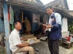 Mahasiswa KKN UNDIP Lakukan Edukasi Secara Door To Door Mengenai Cara Mengganti Oli Motor Secara Mandiri