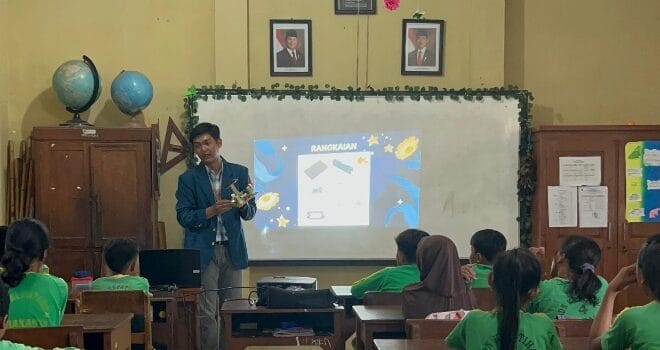 KKN Teknik Mesin UNDIP di SDN Kepatihan: Siswa Kelas 6 Belajar Energi Terbarukan Lewat Praktik Panel Surya Sederhana! KKN Teknik Mesin UNDIP di SDN Kepatihan: Siswa Kelas 6 Belajar Energi Terbarukan Lewat Praktik Panel Surya Sederhana!