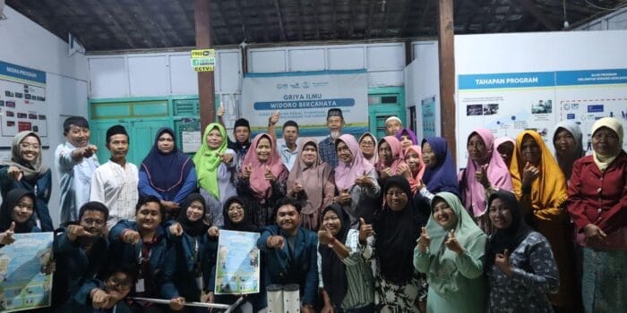 Mahasiswa KKN UNDIP Lakukan Edukasi dan Implementasi Biopori Untuk Kelestarian RW 7 Desa Gentan Mahasiswa KKN UNDIP Lakukan Edukasi dan Implementasi Biopori Untuk Kelestarian RW 7 Desa Gentan