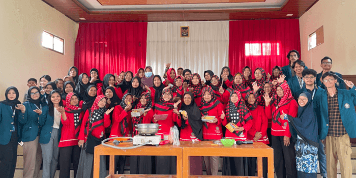 Mahasiswa KKN Universitas Diponegoro Berdayakan Ibu-ibu PKK Melalui Olahan Pisang di Desa Jogoprayan Mahasiswa KKN Universitas Diponegoro Berdayakan Ibu-ibu PKK Melalui Olahan Pisang di Desa Jogoprayan