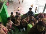 Pendampingan Pemasangan Tanda Jalur Evakuasi pada Bangunan Sekolah di Desa Hadiluwih: Mahasiswa KKN Teknik Geodesi Berperan dalam Mitigasi Bencana