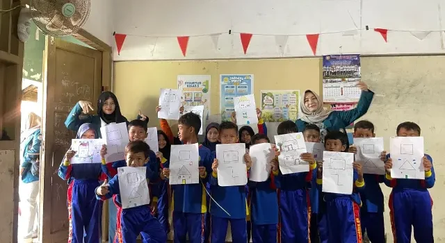 Hadirkan Kelas Kreativitas Rumah Impian, Mahasiswa Arsitektur KKN-T Tim 18 UNDIP Ajak Siswa SD Purworejo Mengeksplor Imajinasi