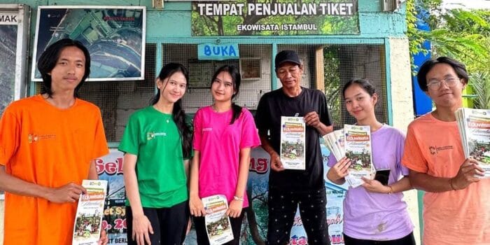 Dukung Pariwisata Desa Tambakbulusan, Mahasiswa KKN Tematik SDGs Tim 35 UNDIP Lakukan Pembuatan Brosur Informasi Pariwisata “Istambul” (Istana Tambakbulusan) Dukung Pariwisata Desa Tambakbulusan, Mahasiswa KKN Tematik SDGs Tim 35 UNDIP Lakukan Pembuatan Brosur Informasi Pariwisata “Istambul” (Istana Tambakbulusan)