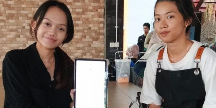 Langkah Awal Menuju Sertifikasi Halal dan Legalitas Usaha, Mahasiswa KKN Tematik UNDIP Sosialisasikan Pembuatan NIB kepada Penjual Kantin FISIP