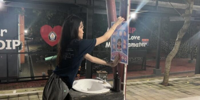 Langkah Menuju Hidup Sehat, Mahasiswa KKN Tematik UNDIP Edukasi Cuci Tangan Lewat Poster di Kantin FISIP Langkah Menuju Hidup Sehat, Mahasiswa KKN Tematik UNDIP Edukasi Cuci Tangan Lewat Poster di Kantin FISIP
