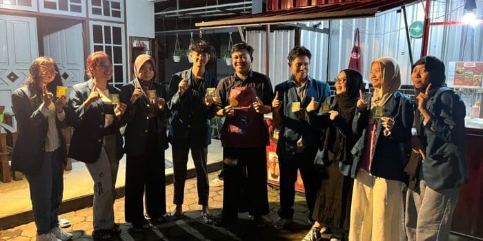 Mahasiswa KKN-T Tim 120 UNDIP Ciptakan QR Code Informasi Pedagang untuk Tingkatkan Keamanan Pangan Konsumen Mahasiswa KKN-T Tim 120 UNDIP Ciptakan QR Code Informasi Pedagang untuk Tingkatkan Keamanan Pangan Konsumen