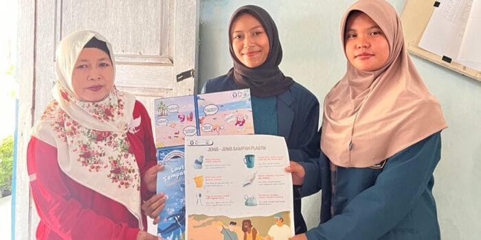 Mahasiswa KKN-T 35 UNDIP Tanamkan Cinta Laut Sejak Dini melalui Edukasi Visual di SDN Tambakbulusan 2, Demak
