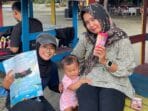Mahasiswa KKN-T 149 Universitas Diponegoro Lakukan Sosialisasi dan Simulasi Perjalanan Sampah Laut di Pantai Tirang Semarang