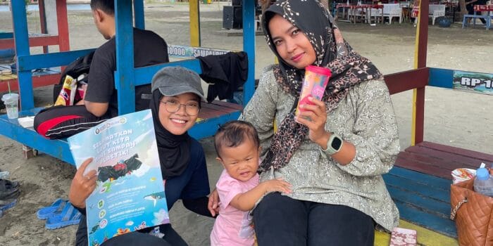 Mahasiswa KKN-T 149 Universitas Diponegoro Lakukan Sosialisasi dan Simulasi Perjalanan Sampah Laut di Pantai Tirang Semarang Mahasiswa KKN-T 149 Universitas Diponegoro Lakukan Sosialisasi dan Simulasi Perjalanan Sampah Laut di Pantai Tirang Semarang