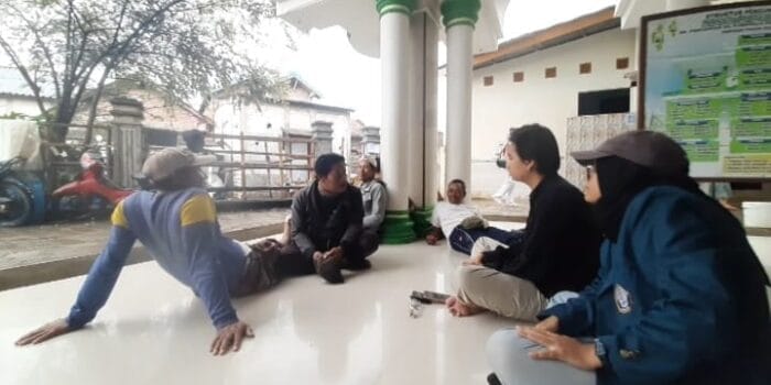 Mahasiswa Tim 18 KKN-T Saring Aspirasi Para Nelayan Mengenai Program Baru Koperasi Merah Putih Mahasiswa Tim 18 KKN-T Saring Aspirasi Para Nelayan Mengenai Program Baru Koperasi Merah Putih