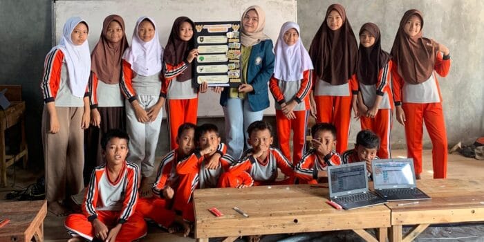 Mahasiswa KKN-T Undip Dorong Edukasi Nilai-Nilai Pancasila dengan Media Interaktif Mahasiswa KKN-T Undip Dorong Edukasi Nilai-Nilai Pancasila dengan Media Interaktif