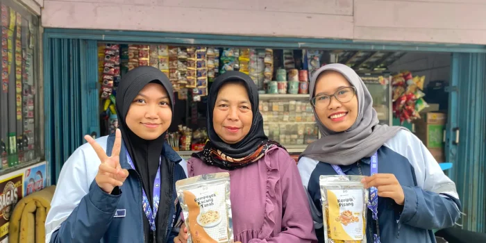 Bantu Produk Lokal Tampil Lebih Menjual, Mahasiswa KKN UNDIP Desain Kemasan dan Label Menarik untuk UMKM Bantu Produk Lokal Tampil Lebih Menjual, Mahasiswa KKN UNDIP Desain Kemasan dan Label Menarik untuk UMKM