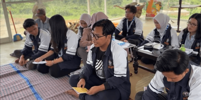 Mahasiswa KKN UNDIP Lakukan Edukasi Petani tentang Postur Tubuh Ergonomis dan Perkenalkan Prototype Alat Bantu Tanam untuk Cegah Risiko Musculoskeletal Disorders (MSDs) Mahasiswa KKN UNDIP Lakukan Edukasi Petani tentang Postur Tubuh Ergonomis dan Perkenalkan Prototype Alat Bantu Tanam untuk Cegah Risiko Musculoskeletal Disorders (MSDs)