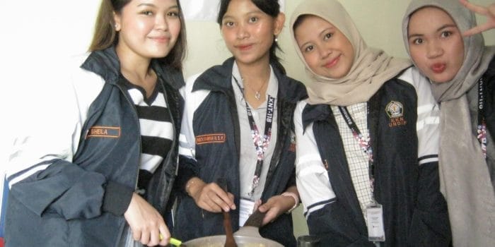 Gelar Workshop Jahe Bubuk, Langkah Kecil Ibu-Ibu PKK Sambiroto Cegah Hipertensi secara Alami Bersama Mahasiswa KKN-T UNDIP Gelar Workshop Jahe Bubuk, Langkah Kecil Ibu-Ibu PKK Sambiroto Cegah Hipertensi secara Alami Bersama Mahasiswa KKN-T UNDIP
