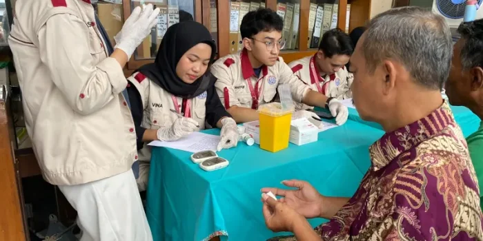 Buat Pegawai Koperasi Antusias Akan Pentingnya Kesehatan, Mahasiswa KKN-T Kelompok 3 Tim 153 UNDIP Mengadakan Skrining dan Edukasi Kesehatan di PKPRI Surakarta
