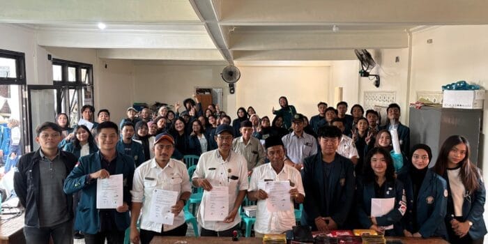KKN-T 18 UNDIP Bantu Bentuk Koperasi Merah Putih di Tiga Desa Pesisir Demak: Produksi 63 Video Edukasi, Rancang 7 Unit Usaha, Dampingi Bimtek ke Provinsi. KKN-T 18 UNDIP Bantu Bentuk Koperasi Merah Putih di Tiga Desa Pesisir Demak: Produksi 63 Video Edukasi, Rancang 7 Unit Usaha, Dampingi Bimtek ke Provinsi.