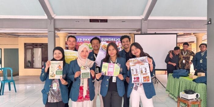 Mahasiswa KKN-T UNDIP Edukasi Pemanfaatan Kompos Rumah Tangga untuk Budidaya Sayuran dan Ketahanan Pangan Mahasiswa KKN-T UNDIP Edukasi Pemanfaatan Kompos Rumah Tangga untuk Budidaya Sayuran dan Ketahanan Pangan