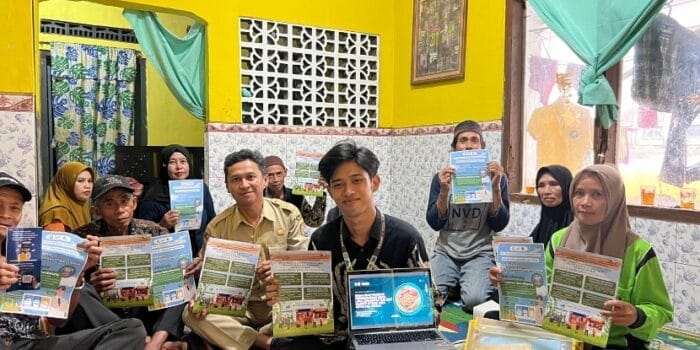 Mahasiswa UNDIP Gelar Sosialisasi Manajemen Layanan Publik untuk UMKM Kopi Makerti Utomo di Desa Getas Kendal Mahasiswa UNDIP Gelar Sosialisasi Manajemen Layanan Publik untuk UMKM Kopi Makerti Utomo di Desa Getas Kendal