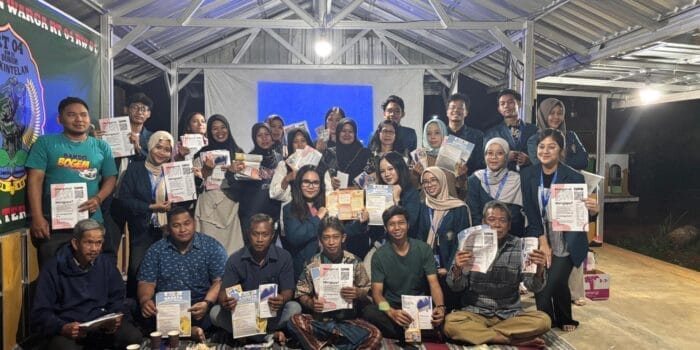 Dorong UMKM Lebih Melek Digital, Mahasiswa KKN UNDIP Gelar Sosialisasi Kebijakan MDR dan Pembuatan QRIS di Dusun Sironjang Dorong UMKM Lebih Melek Digital, Mahasiswa KKN UNDIP Gelar Sosialisasi Kebijakan MDR dan Pembuatan QRIS di Dusun Sironjang