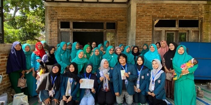 Tekan Pengeluaran Rumah Tangga, Mahasiswa KKN-T UNDIP Adakan Edukasi Budidaya Tanaman Hortikultura di Sekitar Pekarangan Rumah Tekan Pengeluaran Rumah Tangga, Mahasiswa KKN-T UNDIP Adakan Edukasi Budidaya Tanaman Hortikultura di Sekitar Pekarangan Rumah