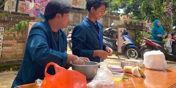 Mahasiswa KKN UNDIP Berdayakan Ibu-ibu PKK Kelurahan Pakintelan Lewat Pelatihan Pembuatan Nugget Ikan Lele sebagai Solusi Pangan Sehat, Bergizi, dan Berbasis Potensi Lokal Mahasiswa KKN UNDIP Berdayakan Ibu-ibu PKK Kelurahan Pakintelan Lewat Pelatihan Pembuatan Nugget Ikan Lele sebagai Solusi Pangan Sehat, Bergizi, dan Berbasis Potensi Lokal