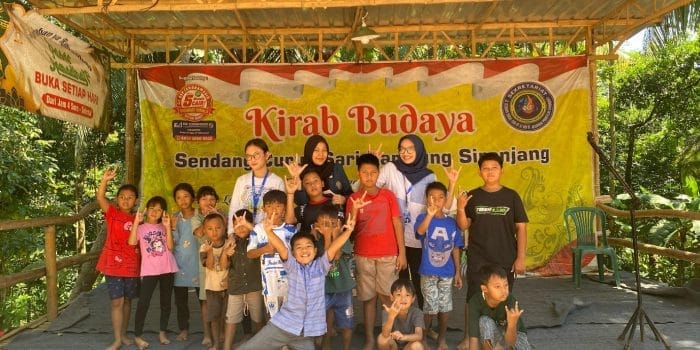 Lakukan Penguatan Literasi, Mahasiswa KKN UNDIP Kenalkan Sejarah dan Kearifan Lokal Lewat Buku Bergambar kepada Anak-anak