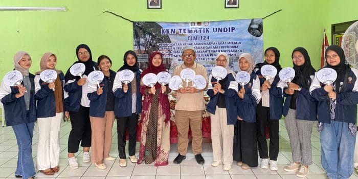 Tingkatkan Kesadaran Keluarga Terkait Garam Beryodium, Mahasiswa KKN-T Tim 124 Universitas Diponegoro Gelar Pelatihan Garam Beryodium di Meteseh Tingkatkan Kesadaran Keluarga Terkait Garam Beryodium, Mahasiswa KKN-T Tim 124 Universitas Diponegoro Gelar Pelatihan Garam Beryodium di Meteseh