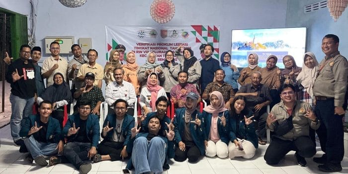 Mahasiswa Tim 1 KKN-T 145 UNDIP 2025 Dampingi Proses Verifikasi Program Kampung Iklim (PROKLIM) Lestari Tingkat Nasional RW 08 Kelurahan Sambiroto Mahasiswa Tim 1 KKN-T 145 UNDIP 2025 Dampingi Proses Verifikasi Program Kampung Iklim (PROKLIM) Lestari Tingkat Nasional RW 08 Kelurahan Sambiroto